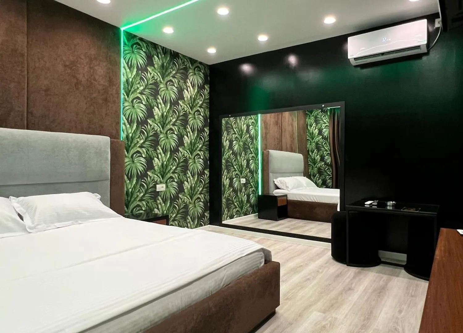 Hotel Moonlight Fier Albania
